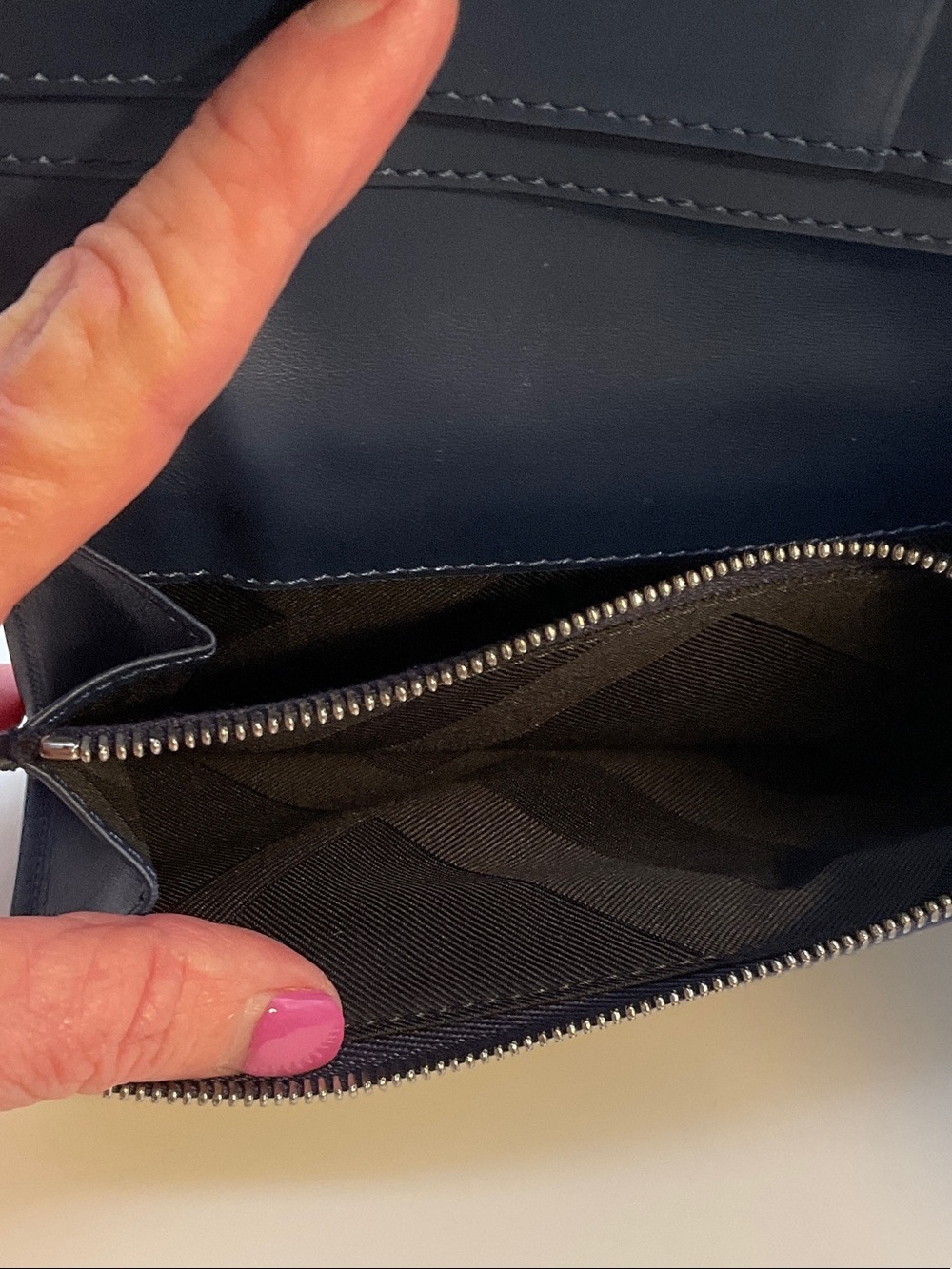 Burberry Navy Blue Leather wallet NWOTS - Picture 12 of 13